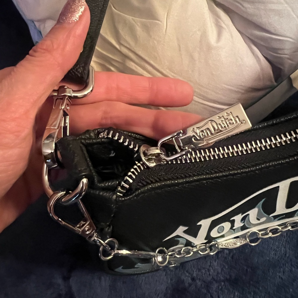 NWT Von Dutch Black and Blue flame print Shoulder Bag with silver Chain - Picture 5 of 8